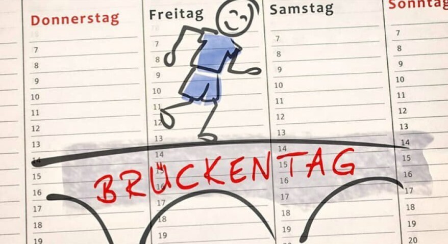 Kalender mit gezeichnetem Männchen über Brückentag zwischen Donnerstag und Samstag.