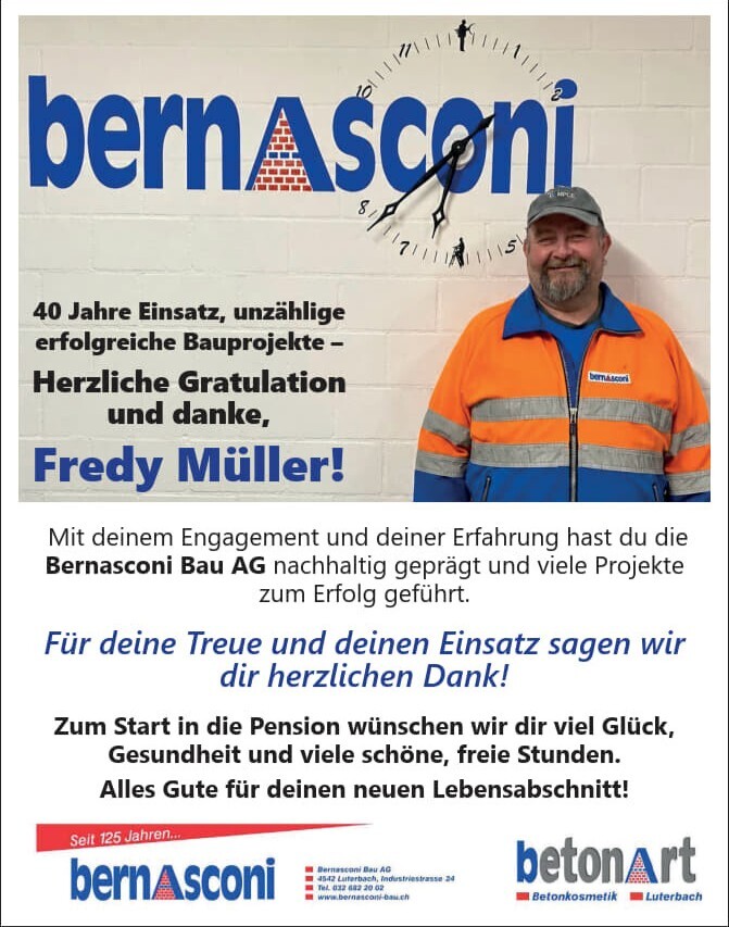 Mitarbeiter Fredy Müller wird von Bernasconi Bau AG nach 40 Jahren Dienstzeit für seinen Beitrag in Bauprojekten geehrt.